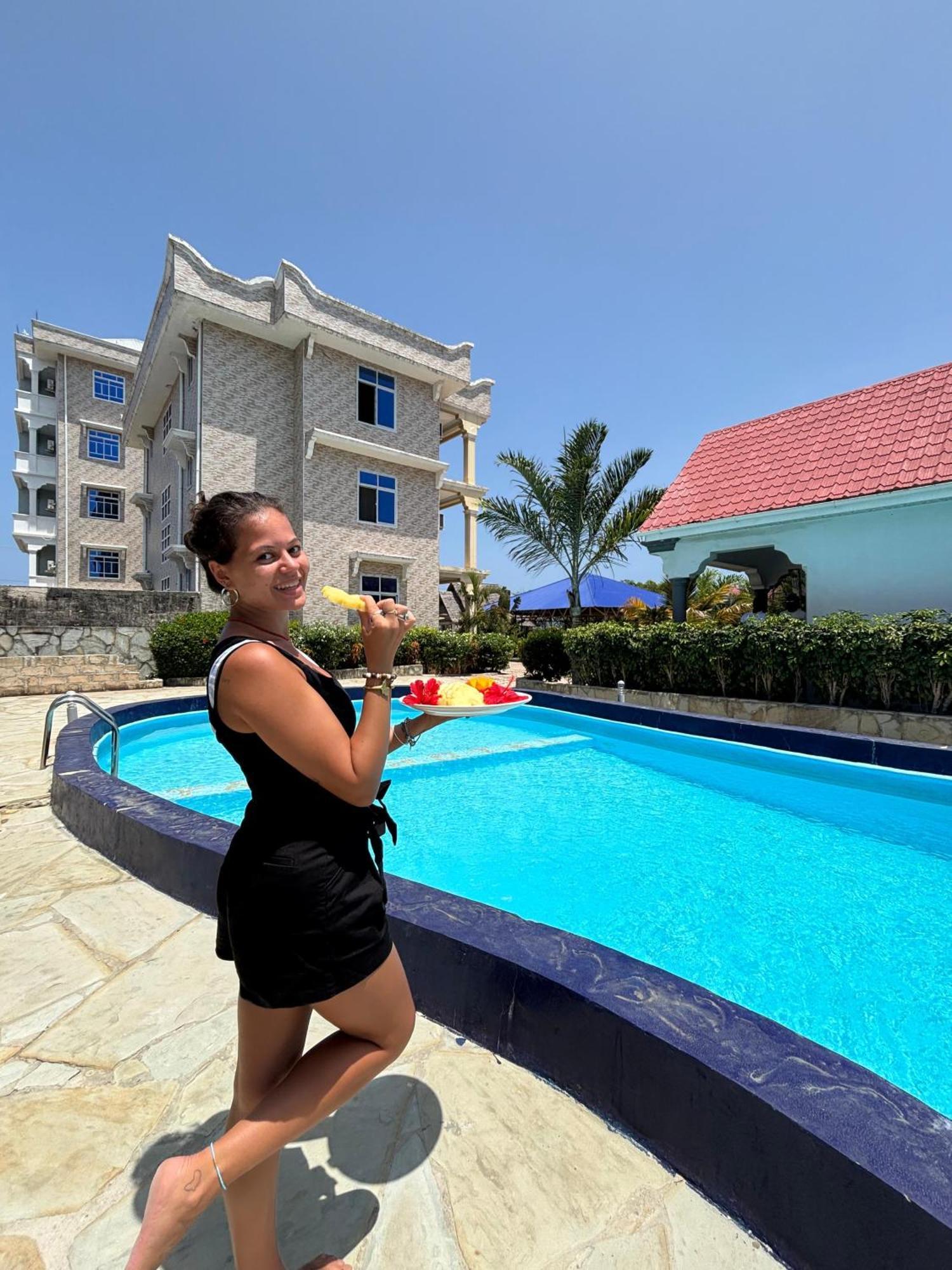 נונגווי Relax Hotel Taj מראה חיצוני תמונה